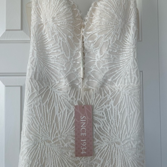 NEW wedding dress. With tags. - Picture 4 of 7